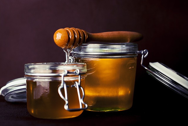 sell honey to make money homesteading